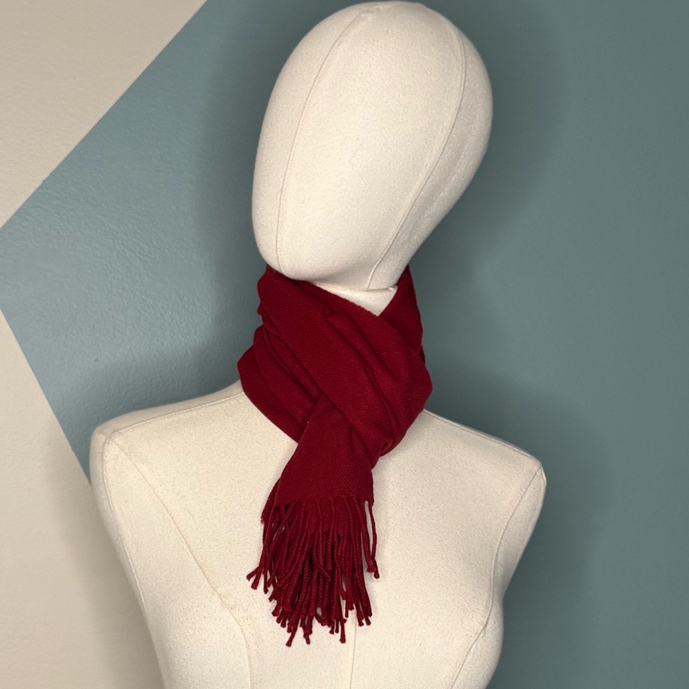 Vintage Red Wool Fringe Scarf Classic Winter Scarf Minimalist Cold Accessory - Picture 4 of 6